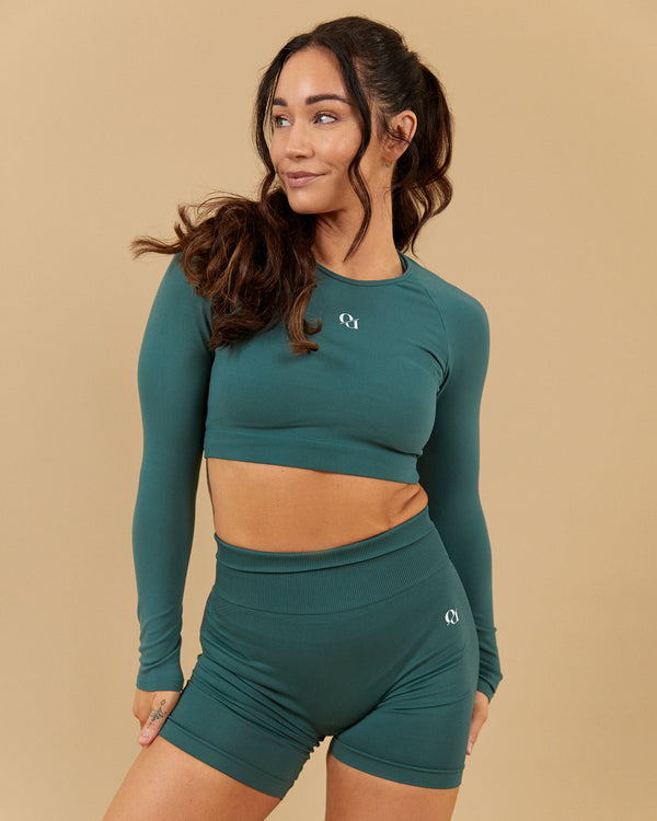 LONG SLEEVE CUT-OUT CROP